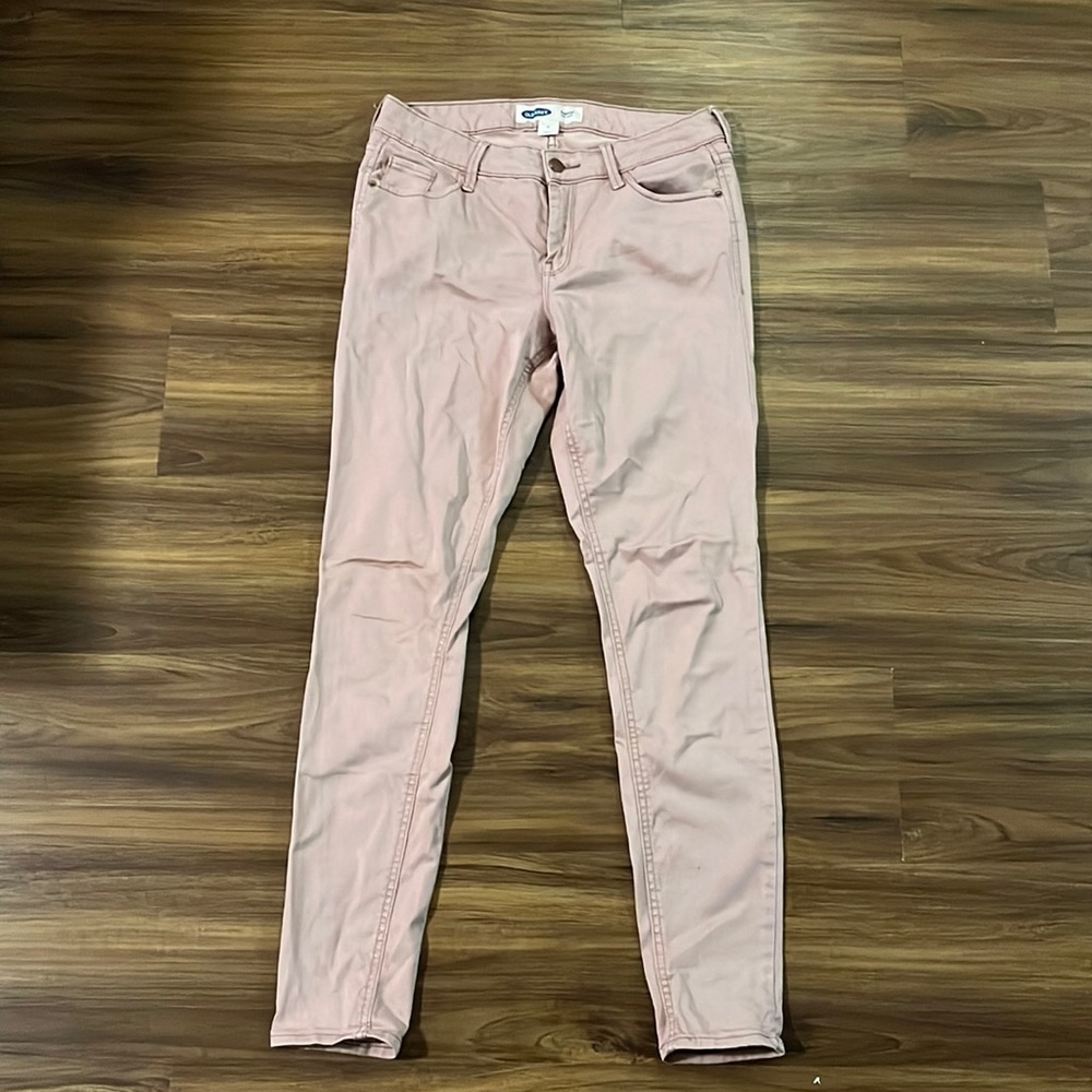 Old Navy Super Skinny Light Pink Jeans in size 4.